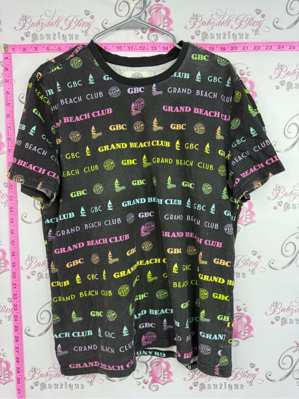 Grand beach club neon shirt Short Sleeve Tee - Black Multi